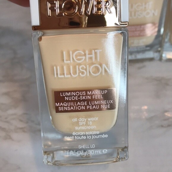 Flower light illusion all day wear SPF18 shell foundation make up bundle - Picture 3 of 7